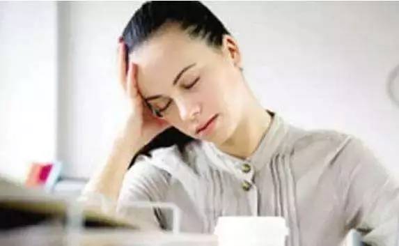 what！？“香”艷的美女成了辦公室污染源，甲醛治理非常必要！