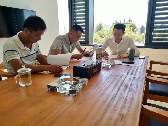 熱烈祝賀蕪湖鳩江孫總、潘總簽約創(chuàng)綠家！