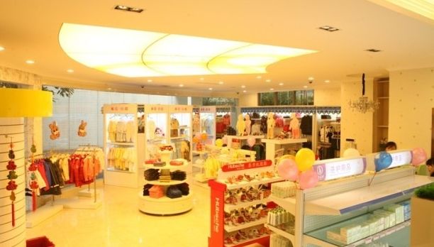 剛開業(yè)四個月的小店關(guān)門歇業(yè)，原因有兩點(diǎn)：一是甲醛超標(biāo)了5倍多，二是老板娘因此流產(chǎn)了……
