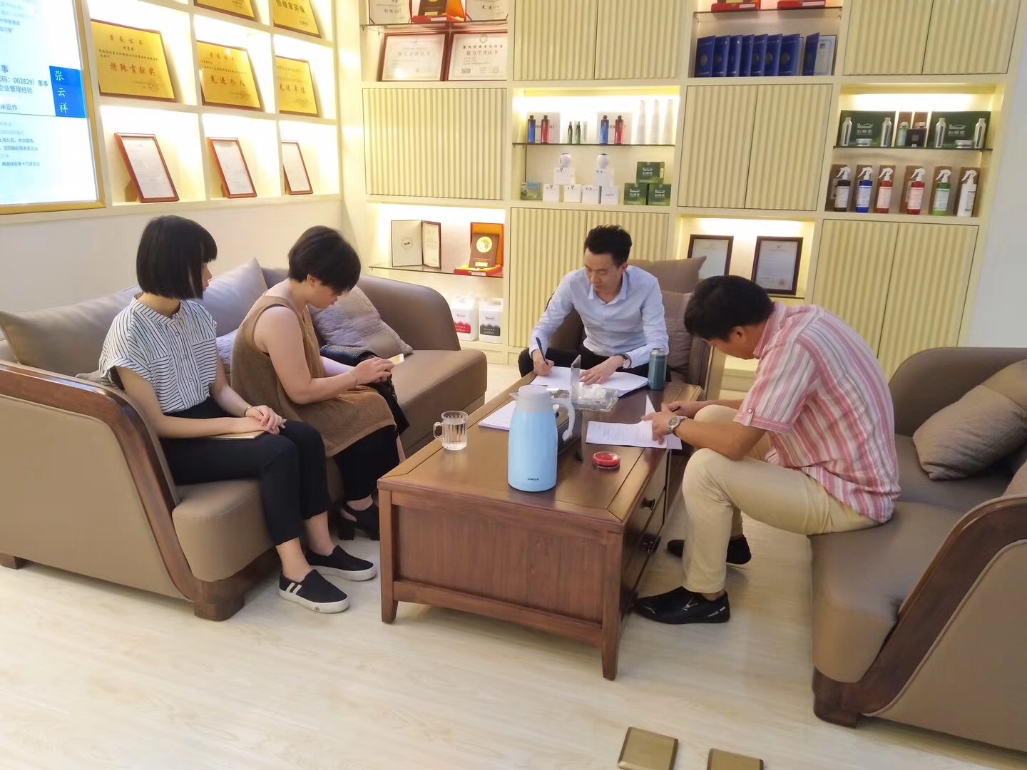 熱烈祝賀張總簽約創(chuàng)綠家泉州市區(qū)級(jí)代理！
