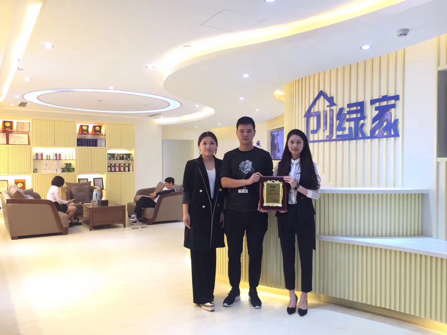 熱烈祝賀楊總簽約創(chuàng)綠家浙江省縣級市代理！