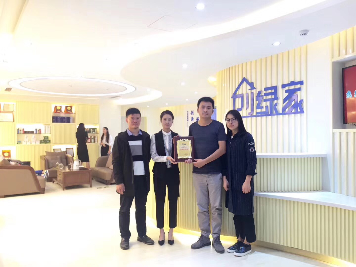 熱烈祝賀余總簽約創(chuàng)綠家江蘇省縣級市代理！