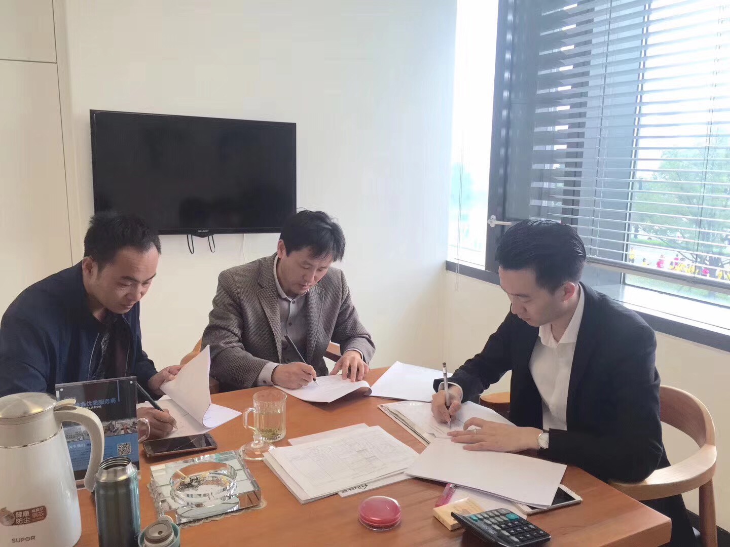 熱烈祝賀王總、葛總簽約創(chuàng)綠家蘇州市區(qū)級(jí)代理！