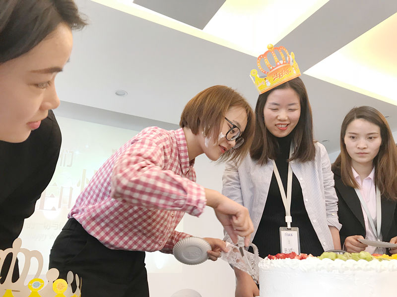 【4月生日會(huì)】業(yè)務(wù)很硬核，而我們只是甜美小公舉