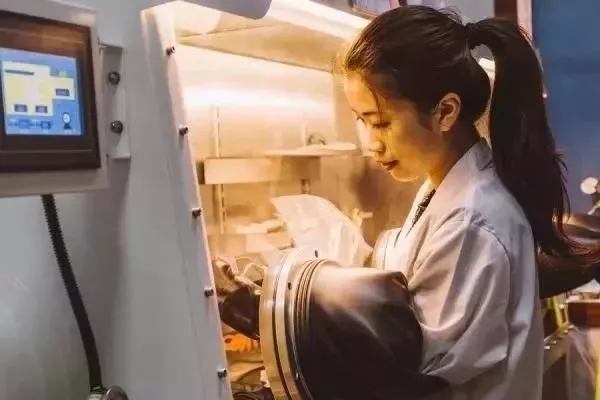 青春是用來奮斗的，除甲醛的青春最美麗！