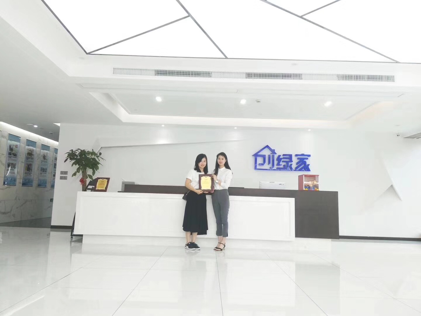 熱烈祝賀姚總、張總夫婦簽約創(chuàng)綠家揚(yáng)州市區(qū)級(jí)代理！
