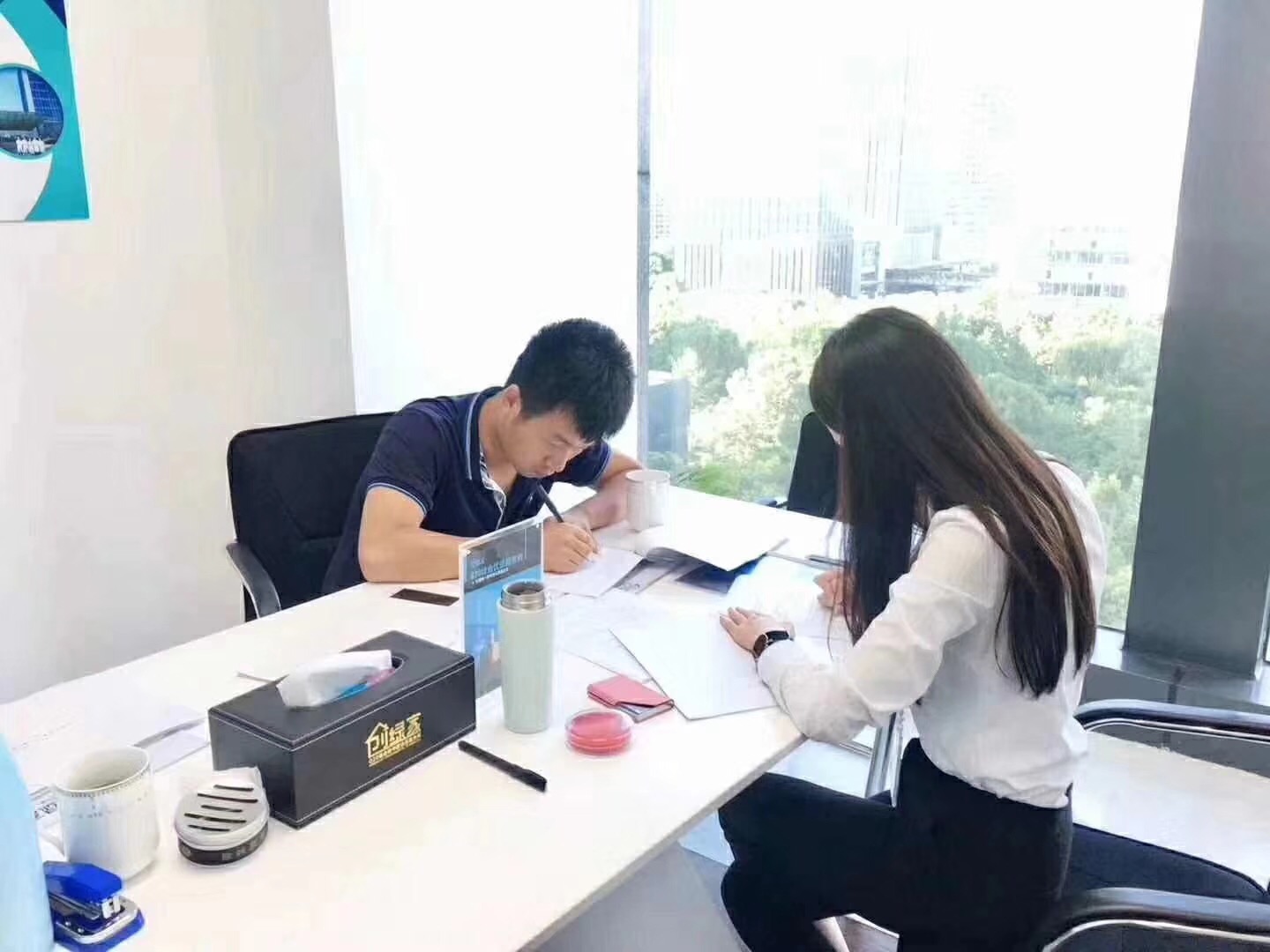 熱烈祝賀馮總、毛總簽約創(chuàng)綠家江蘇省縣級(jí)市代理！