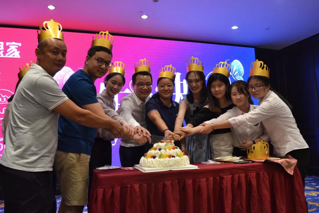 創(chuàng)綠家環(huán)保2018年中工作會議暨5周年慶典圓滿結(jié)束！