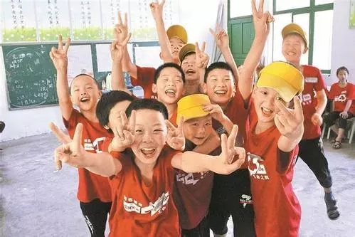 開(kāi)學(xué)倒計(jì)時(shí)，學(xué)校除甲醛讓熊孩子們?cè)獨(dú)鉂M滿迎接新學(xué)期！