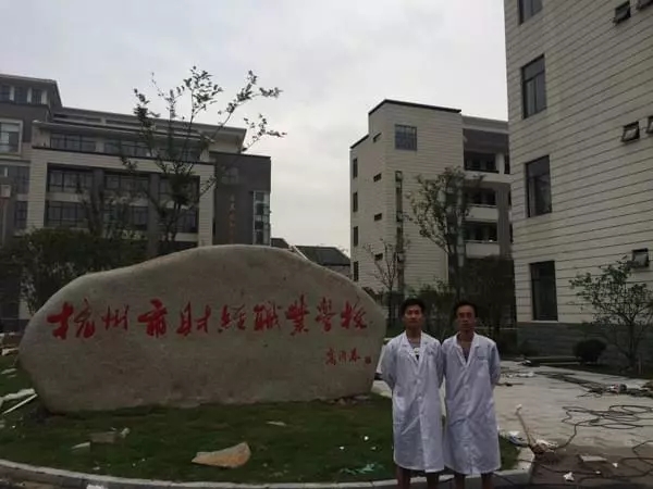 開(kāi)學(xué)倒計(jì)時(shí)，學(xué)校除甲醛讓熊孩子們?cè)獨(dú)鉂M滿迎接新學(xué)期！