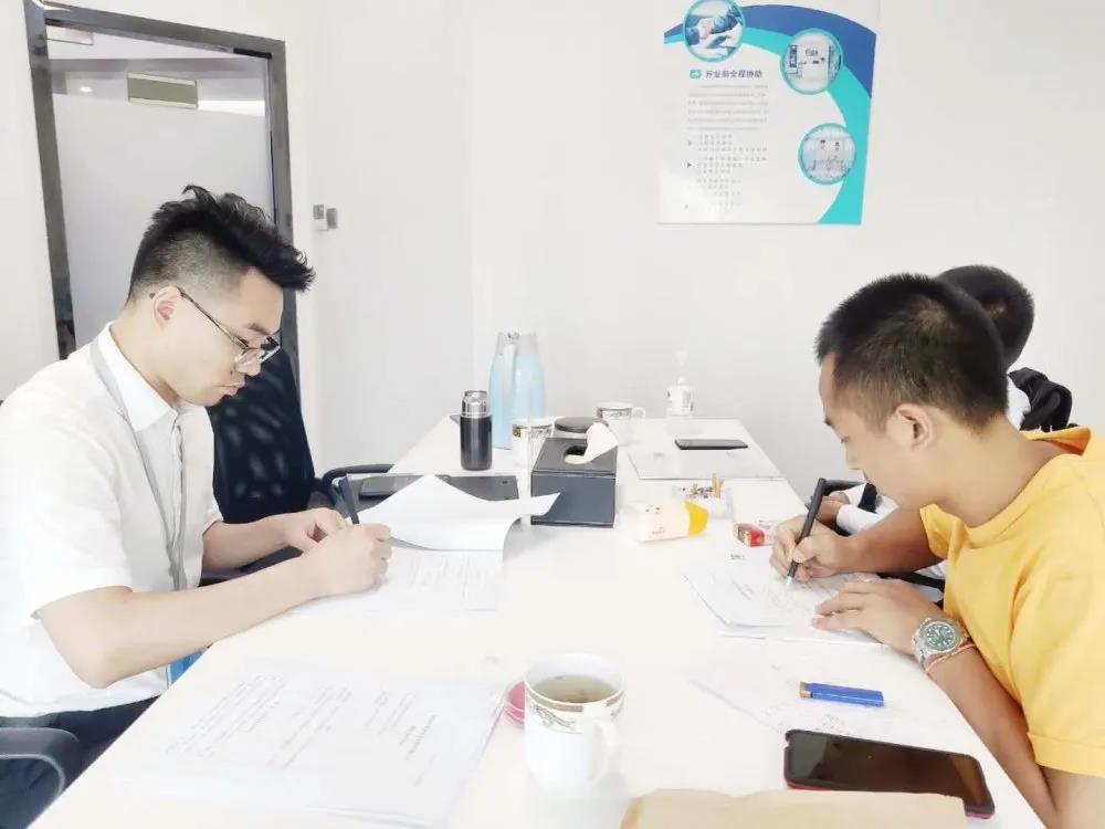 熱烈祝賀劉總左總簽約創(chuàng)綠家云南省臨滄市區(qū)級代理！