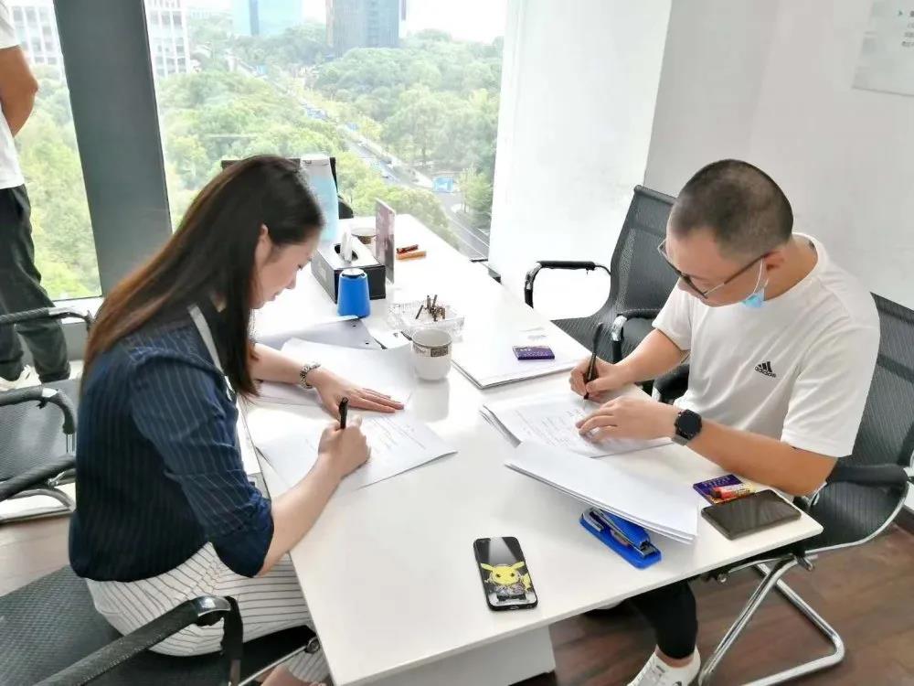 熱烈祝賀李總簽約創(chuàng)綠家福建省莆田市區(qū)級代理！