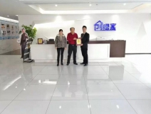 熱烈祝賀何總簽約創(chuàng)綠家上海市區(qū)級(jí)代理！