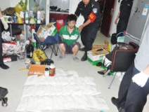廚房水管破裂傳出刺鼻性氣味，原以為是鄰居家裝修后除甲醛沒到位，沒想到是“絕命毒師”