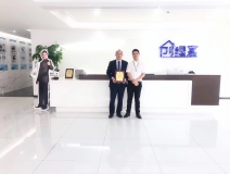 熱烈祝賀尚總、鄧總夫婦簽約創(chuàng)綠家四川省市級(jí)代理！