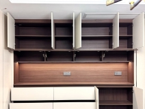 柜門全開猛吹風(fēng)？小心家具變形、墻面開裂！